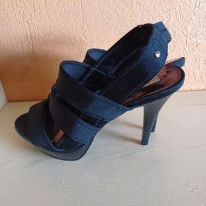 Simply Vera Wang Black Strappy Slip On High Heel Open Toe/Size 8